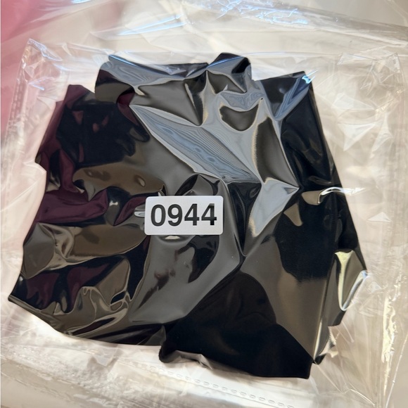 SKIMS BODY UNLINED PLUNGE BODYSUIT  BD-THG-3326 Sz Large Shapewear Black Onyx - Picture 4 of 4